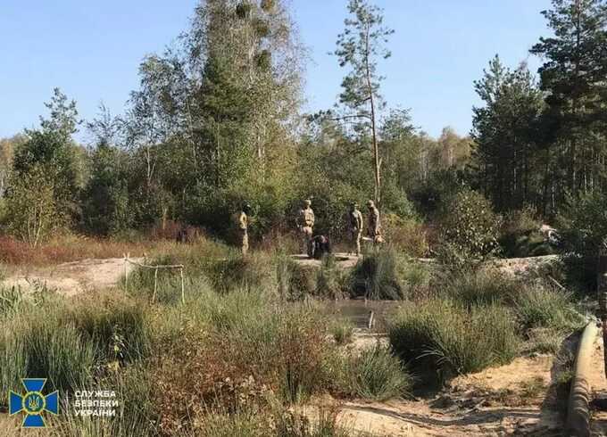 Открываем огонь!: Появилось видео, как СБУ разгоняла копателей янтаря на Ровенщине