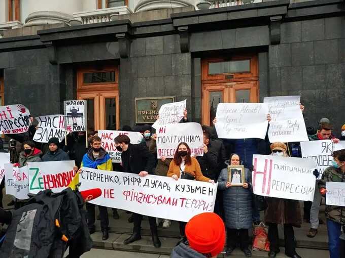 Может быть последняя мирная акция: Под ОП новый митинг в поддержку Стерненко, озвучены требования