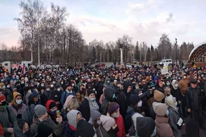 В штаб Навального в Томске после массового митинга пришла полиция