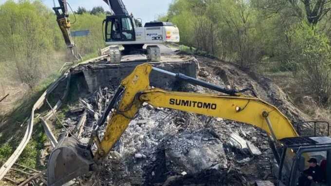 В "Укравтодоре" заявили, что уже убрали обломки рухнувшего моста во Львовской области и построят новый