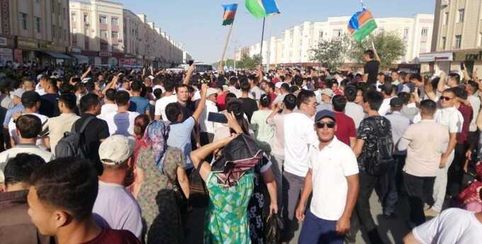 Узбекистан охватили массовые протесты: чего хотят митингующие