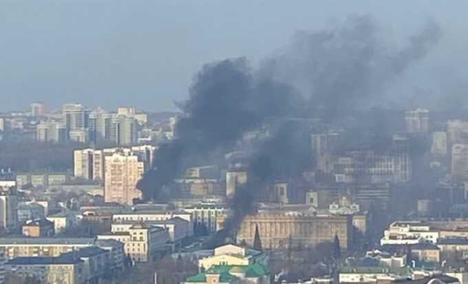 В Белгороде зафиксирован удар ракеты: видео горящих автомобилей и звуки взрывов