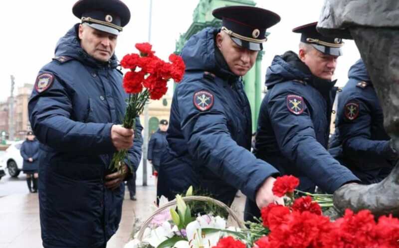 Полковник Ильницкий нарушил протокол приветствия на церемонии в Санкт-Петербурге