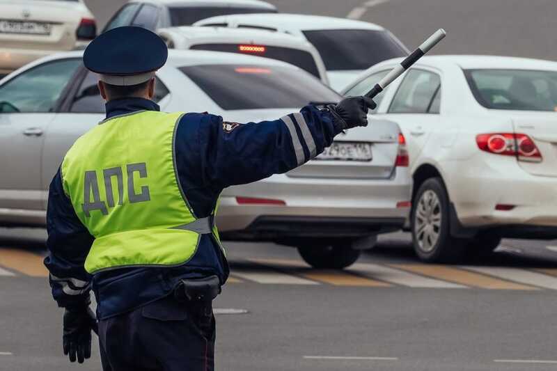 В Аксайском районе осуждены инспектор ДПС и местный житель за вымогательство взяток у водителей