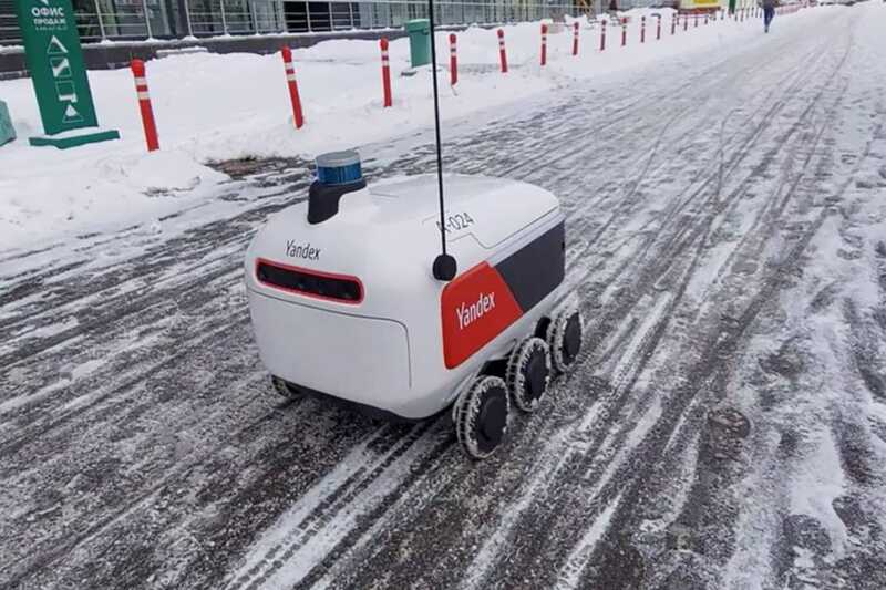 Неизвестные лица напали на робота-доставщика в центре Москвы