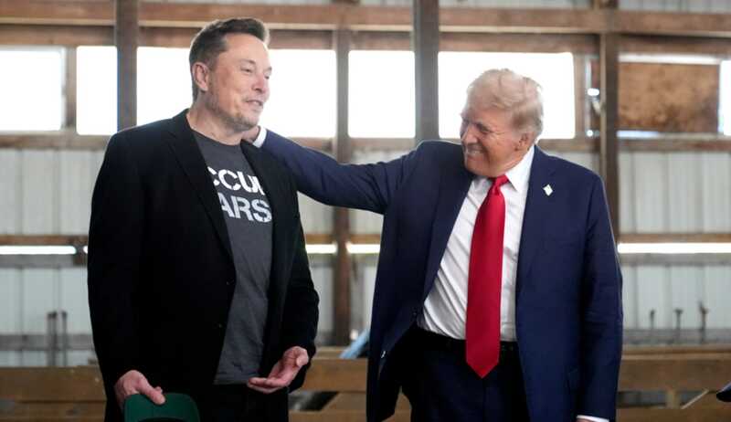 Маск отпраздновал новогоднюю ночь в резиденции Трампа