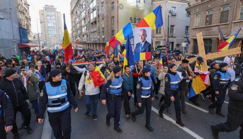 В Бухаресте продолжаются митинги в поддержку Джорджеску после отмены его победы на выборах