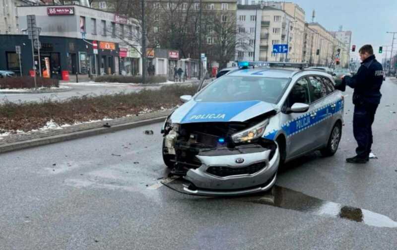 В столице Польши разыскивают водителя BMW, который спровоцировал два столкновения с полицейскими машинами