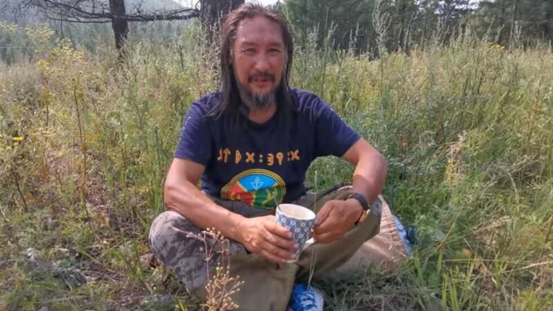 Якутскому шаману продлили пребывание в специализированной психиатрической больнице из-за его "похода на Москву"