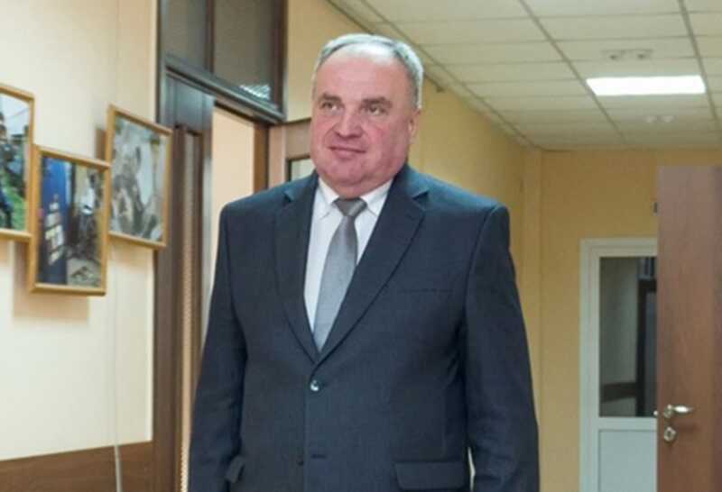 Бывший министр труда Омской области Владимир Куприянов обвиняется в получении взятки