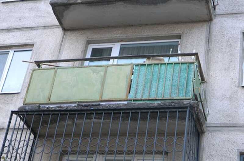 В Подмосковье пенсионеры пострадали из-за обрушения балкона