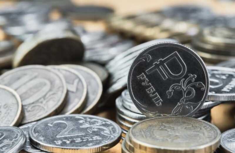 За 15 лет рубль обесценился почти на 50%