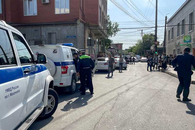 Появились подробности о нападении на полицейских в Махачкале