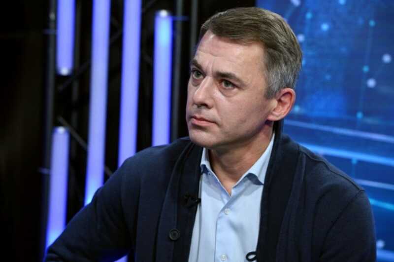 Игорь Петренко познакомил со своими тремя прекрасными дочерьми на фестивале в Новороссийске