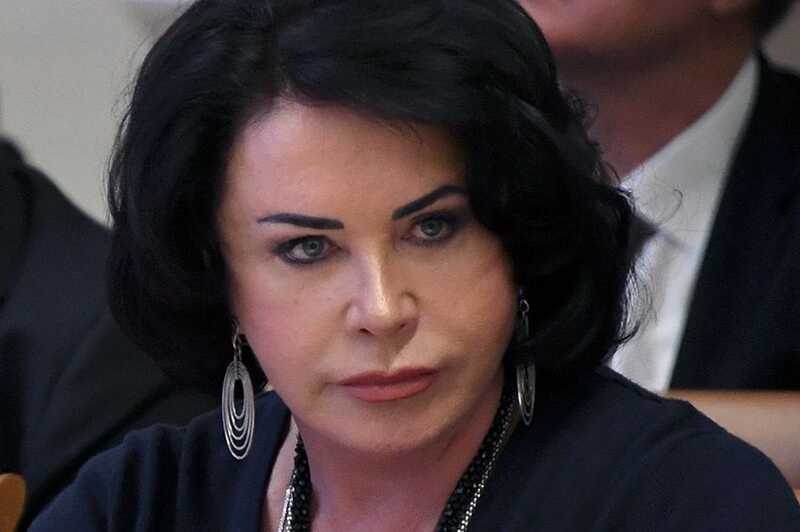 Надежда Бабкина получила травму во время концерта, посвящённого юбилею