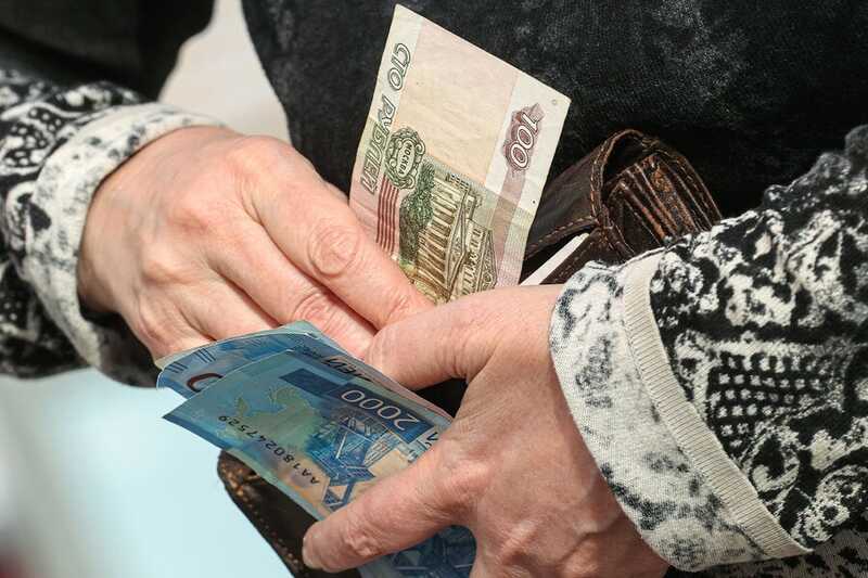 Пожилая женщина из Курска утратила свыше 5 миллионов рублей, пытаясь продлить свой страховой полис