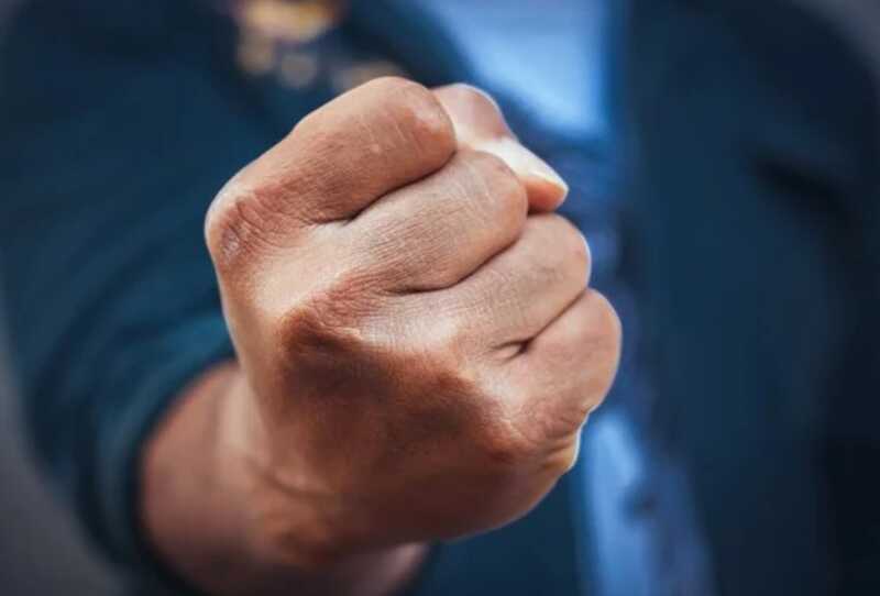 В Башкирии девушку избили прохожие из-за её розового цвета волос